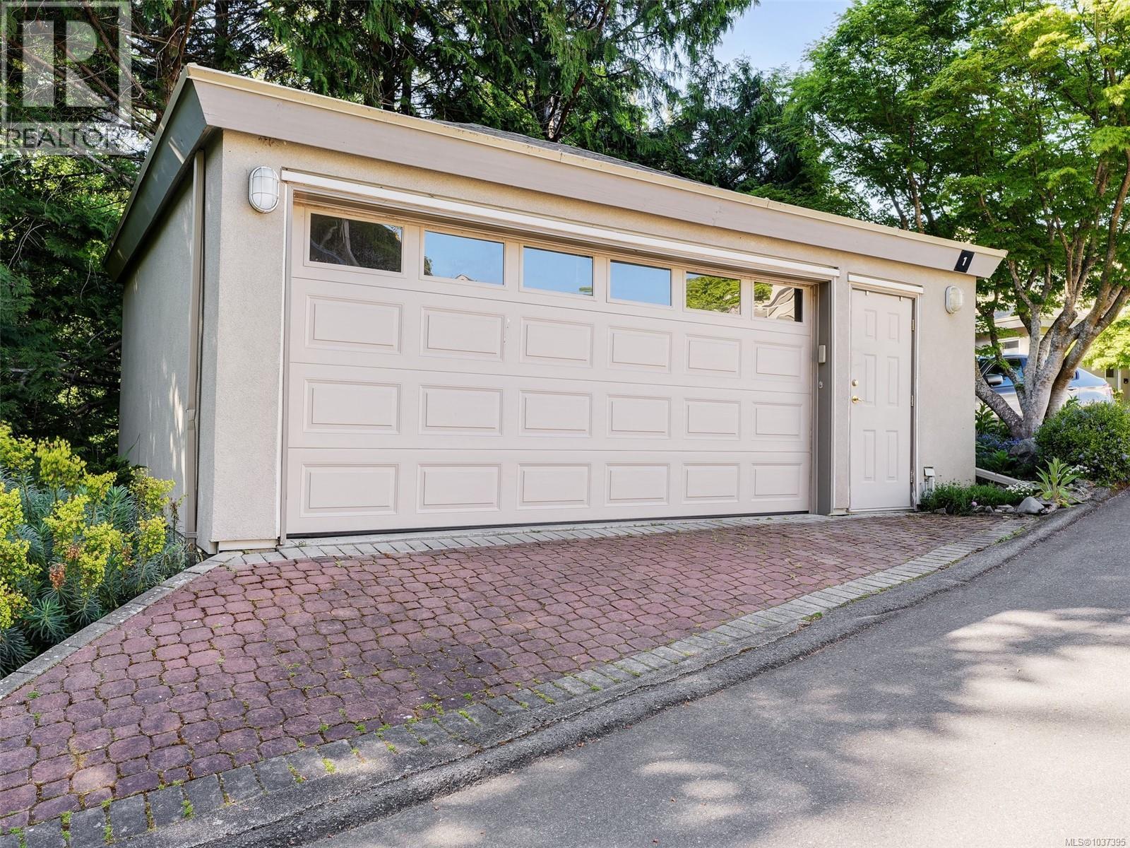 1 4771 Cordova Bay Rd, Saanich, British Columbia  V8Y 2J7 - Photo 40 - 1037395
