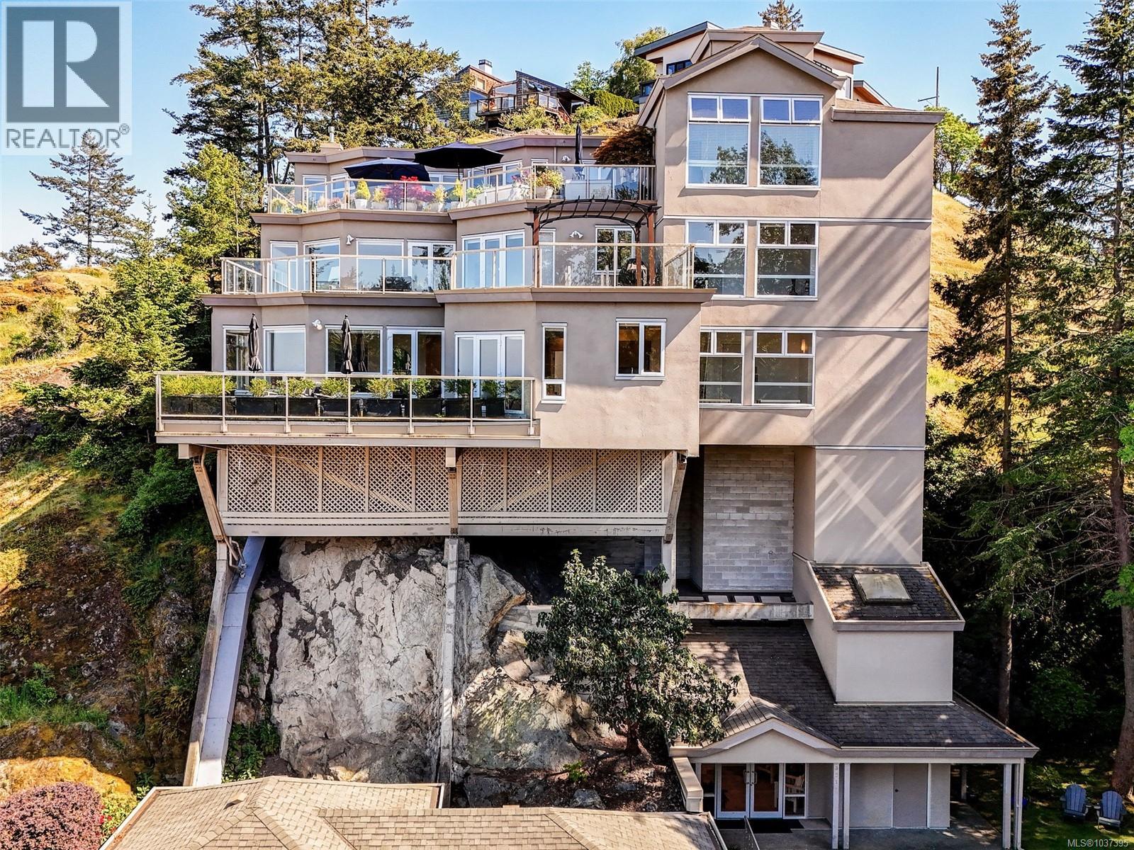 1 4771 Cordova Bay Rd, Saanich, British Columbia  V8Y 2J7 - Photo 5 - 1037395