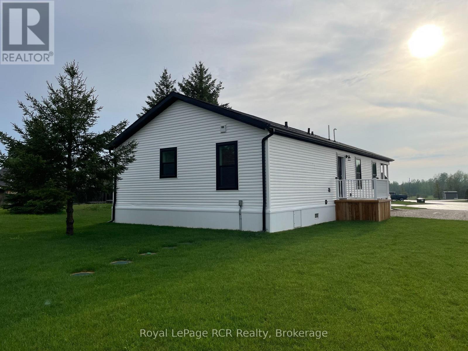 212 Spruce Drive, West Grey, Ontario N4N 3B8 - Photo 3 - X13150114