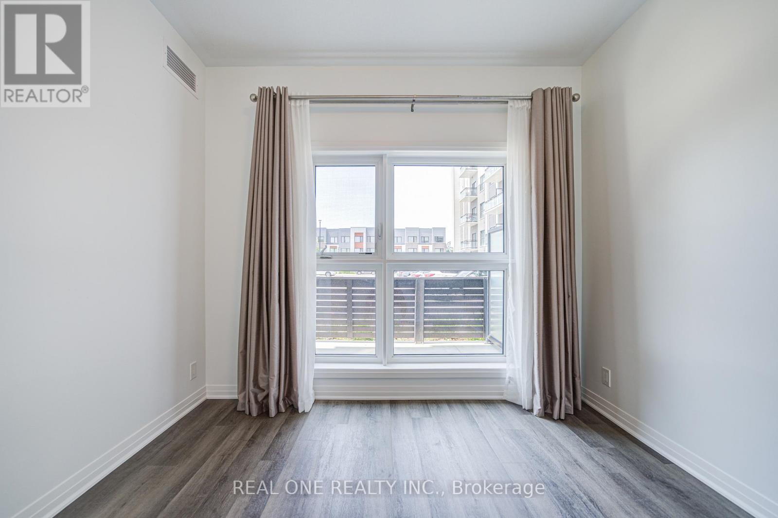 138 - 102 Grovewood Common, Oakville, Ontario L6H 0X2 - Photo 33 - W13149936