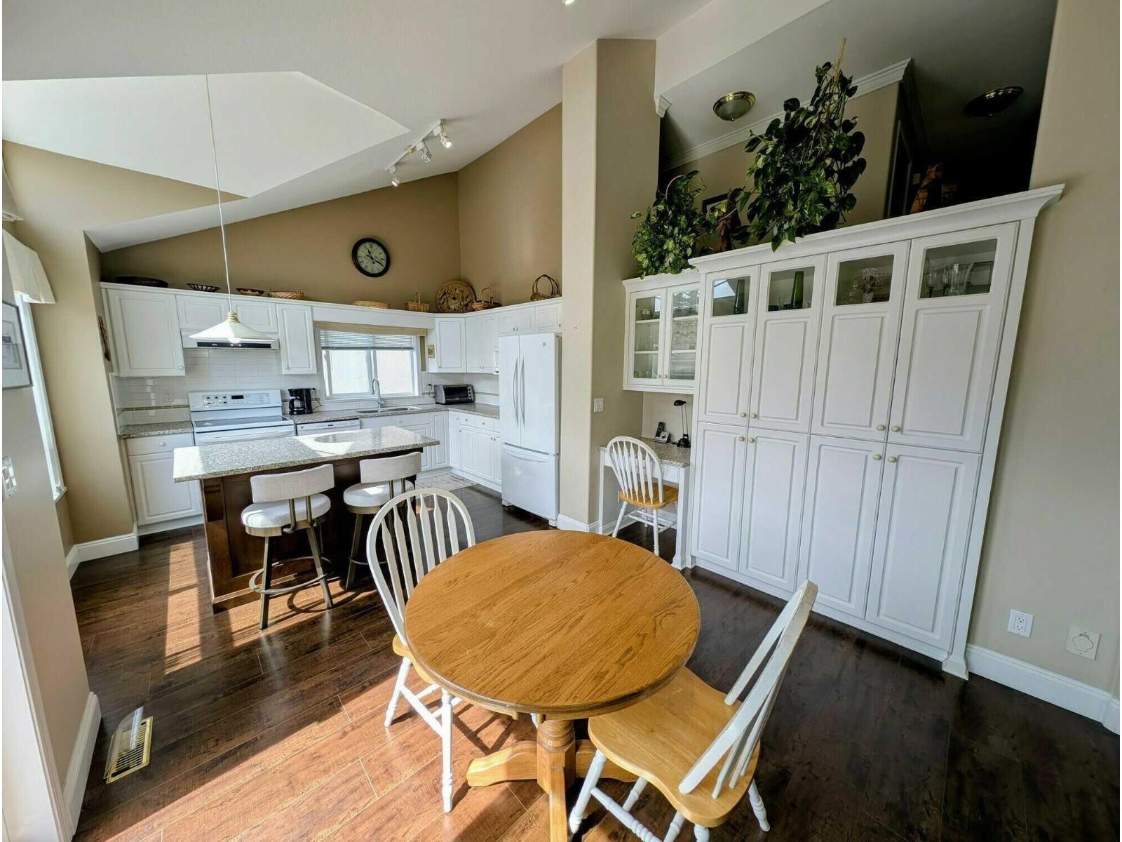 8 8590 Sunrise Drive, Chilliwack Mountain, Chilliwack, British Columbia  V2R 3Z4 - Photo 4 - R3125638