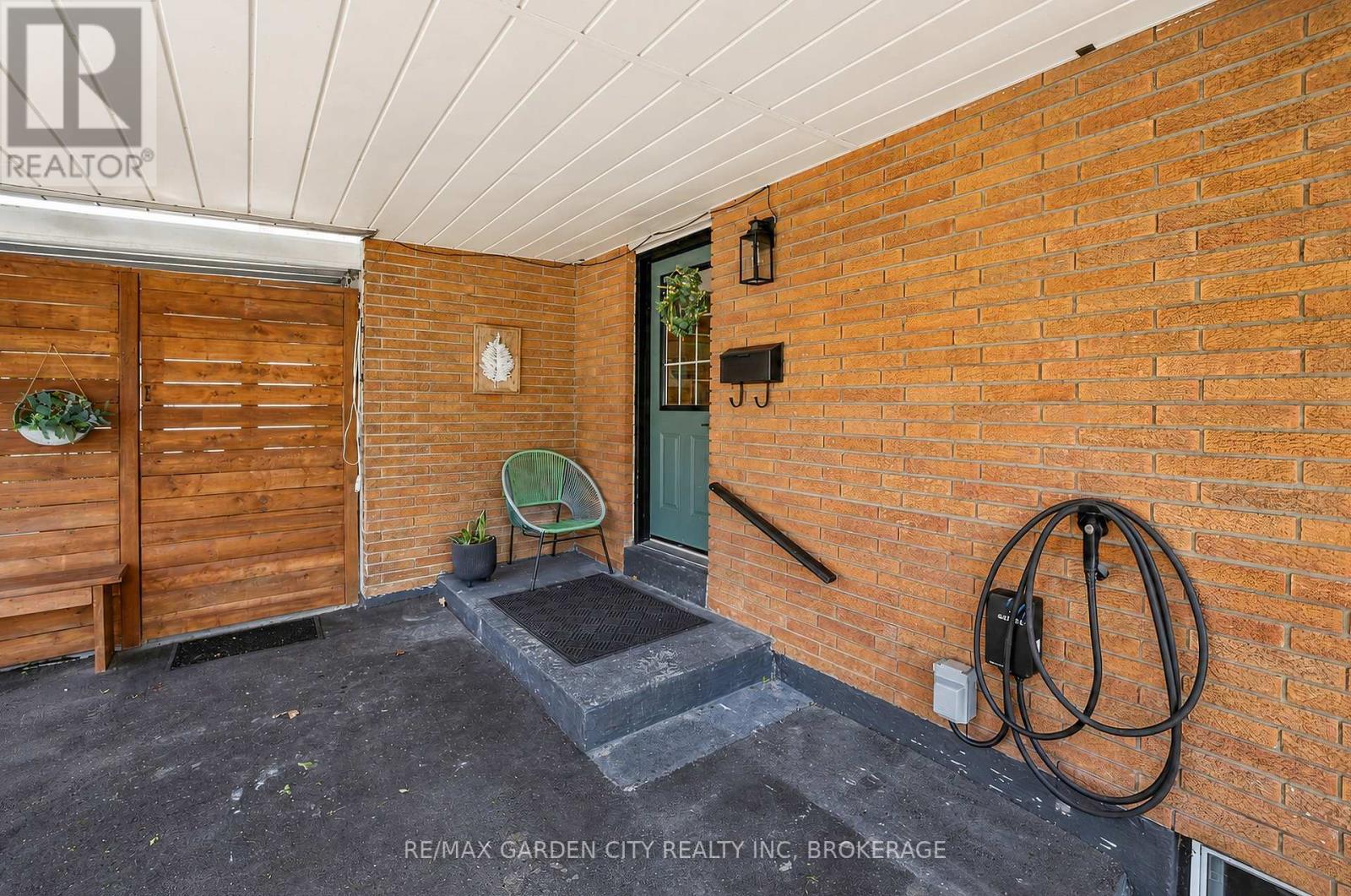 424 Vine Street, St. Catharines, Ontario  L2M 3S7 - Photo 2 - X13150282