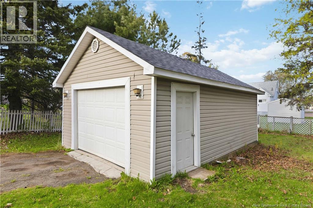 205 Broadway Street, Moncton, New Brunswick  E1A 3Y3 - Photo 35 - NB139307