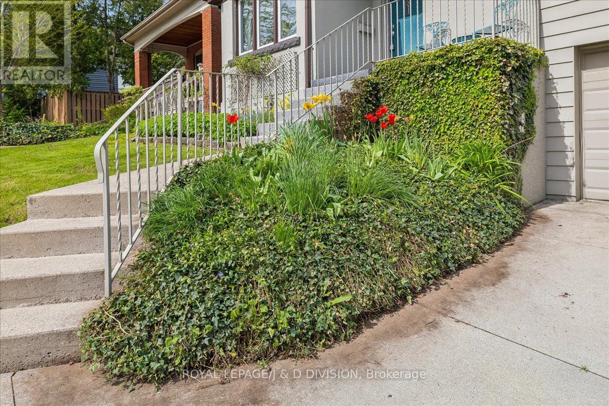 32 Miles Court, Hamilton, Ontario  L8P 4G6 - Photo 4 - X13149984