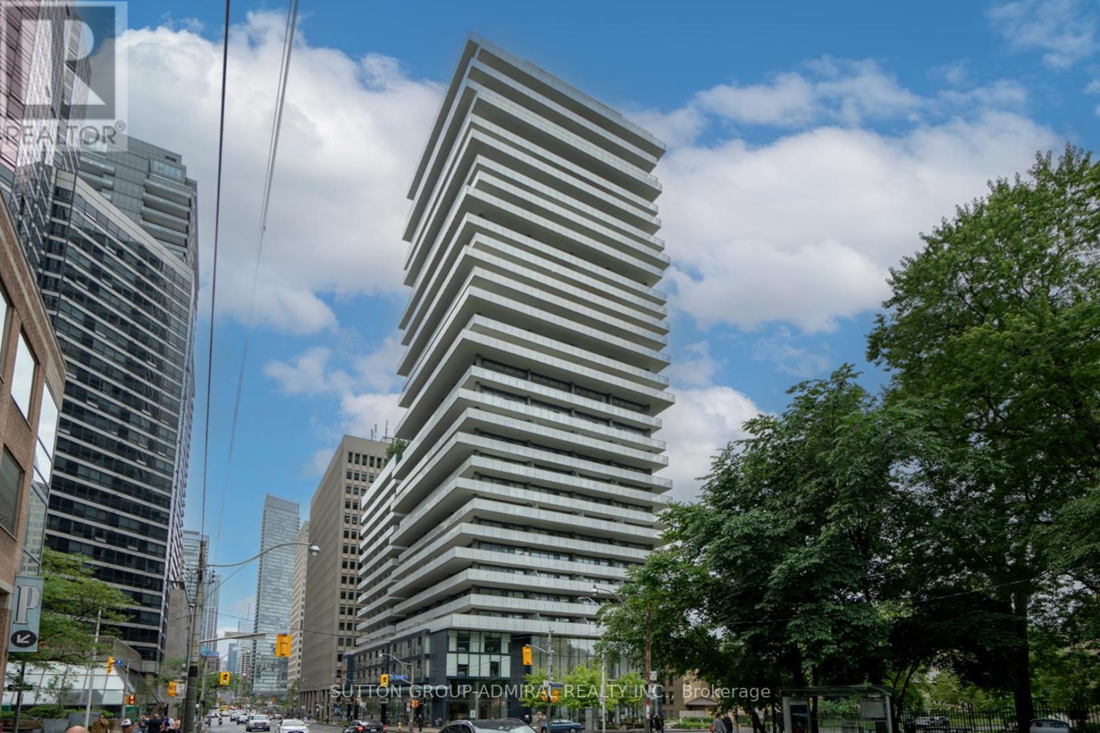 <div class="slider-price">$749,000</div><p>301 - 57 St. Joseph Street, Toronto, Ontario</p>