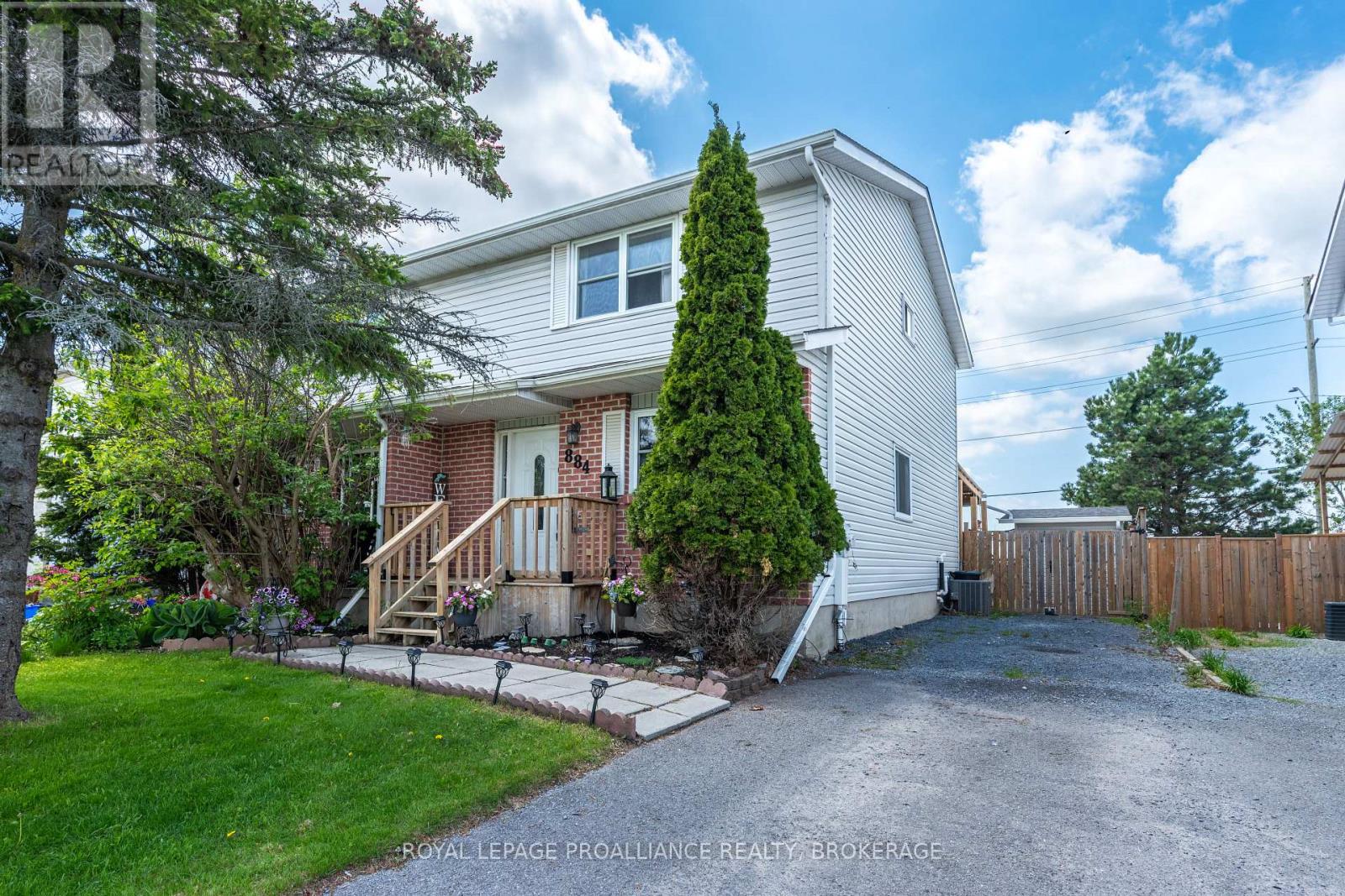 884 LARCHWOOD CRESCENT, Kingston, Ontario