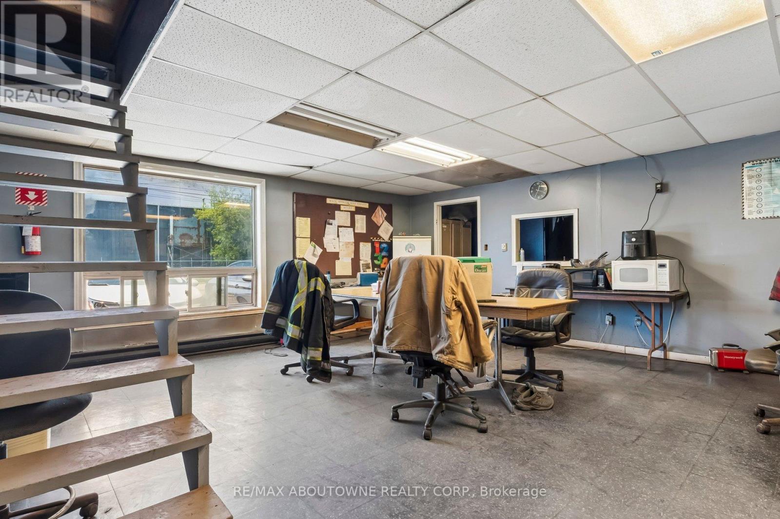 1719 Charles Street, Whitby, Ontario  L1N 1C3 - Photo 46 - E13150406