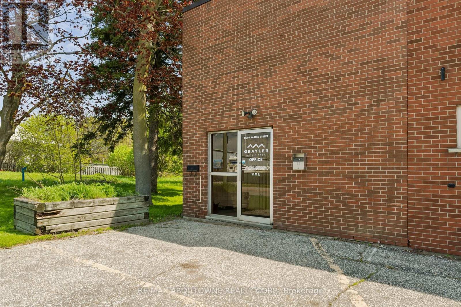 1719 Charles Street, Whitby, Ontario  L1N 1C3 - Photo 6 - E13150406