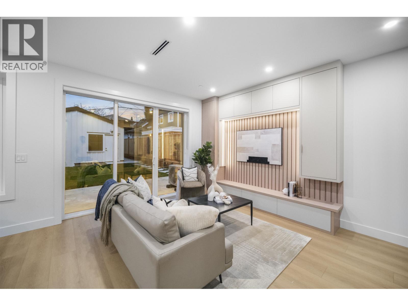 2 3623 TRIUMPH STREET, Vancouver, British Columbia