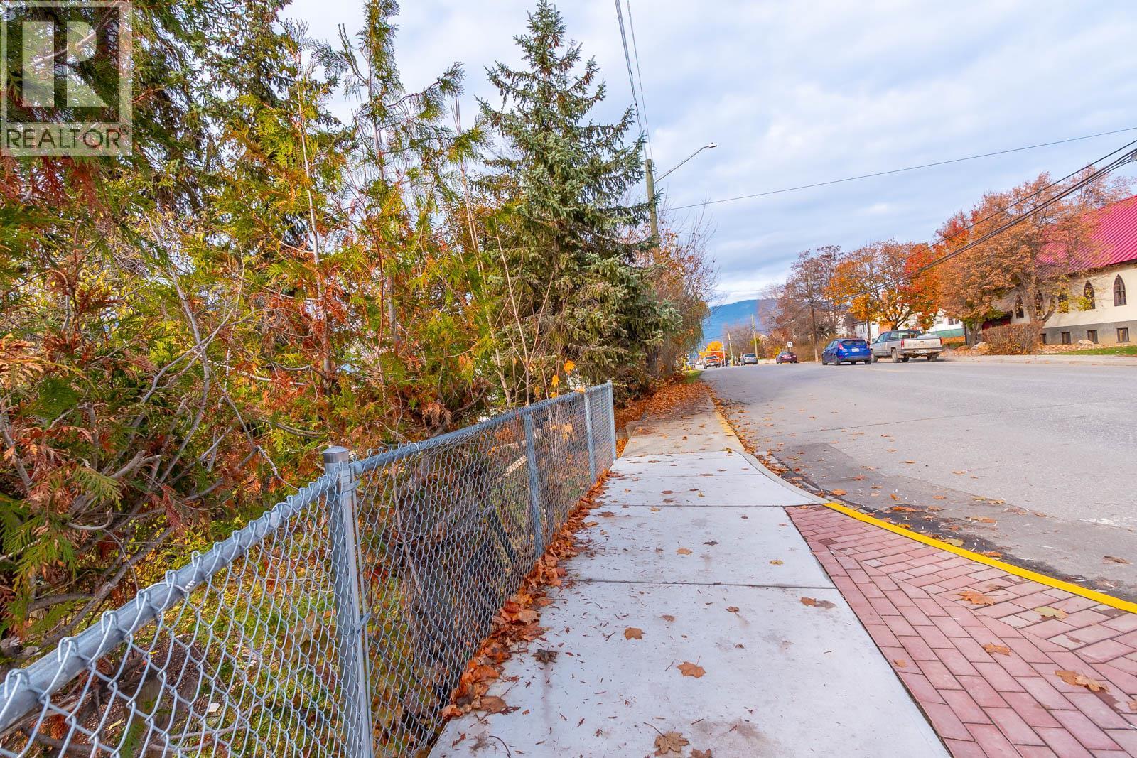 161 Shuswap Street SW, Salmon Arm, British Columbia V1E 4N2 - Photo 3 - 10386020