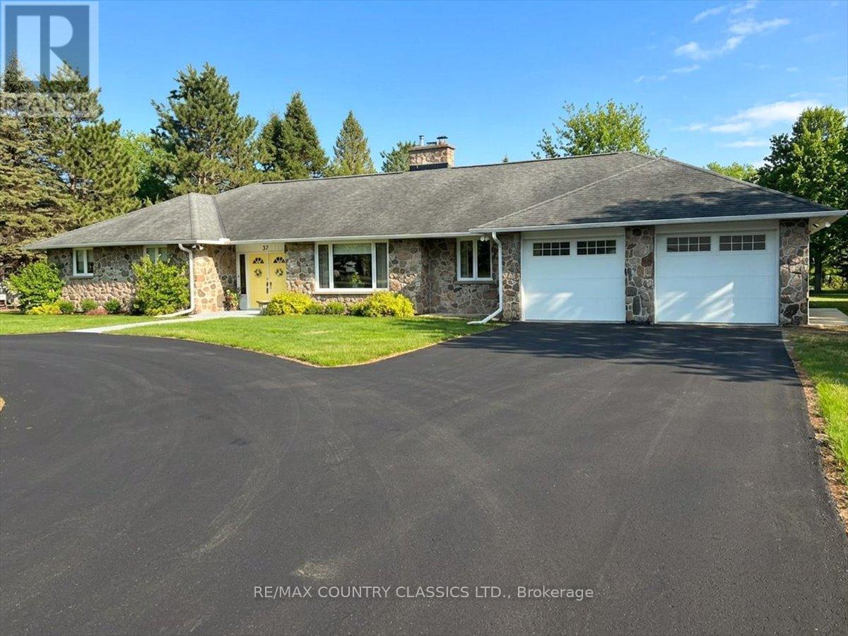 37 GOLFVIEW DRIVE, Bancroft, Ontario