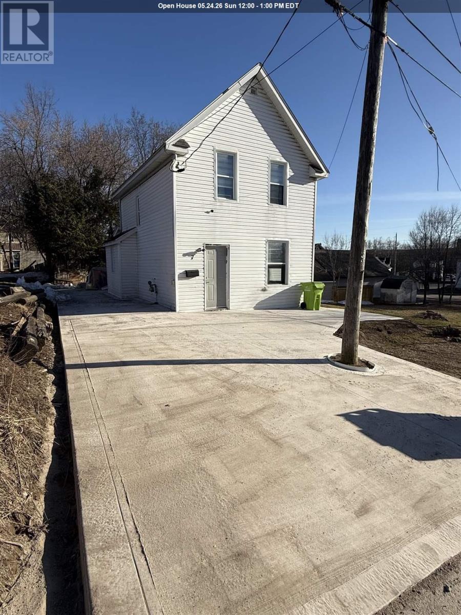 7 Hearst St, Sault Ste. Marie, Ontario P6B 1J6 - Photo 1 - SM260784