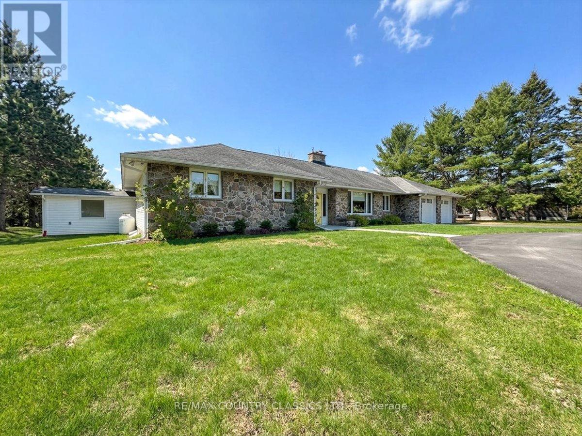 37 Golfview Drive, Bancroft, Ontario  K0L 1C0 - Photo 3 - X12823160