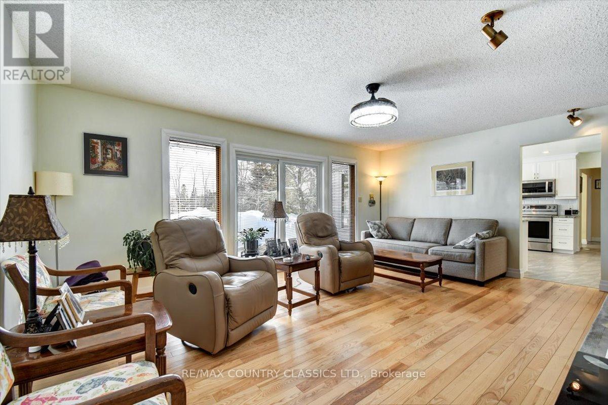 37 Golfview Drive, Bancroft, Ontario  K0L 1C0 - Photo 5 - X12823160