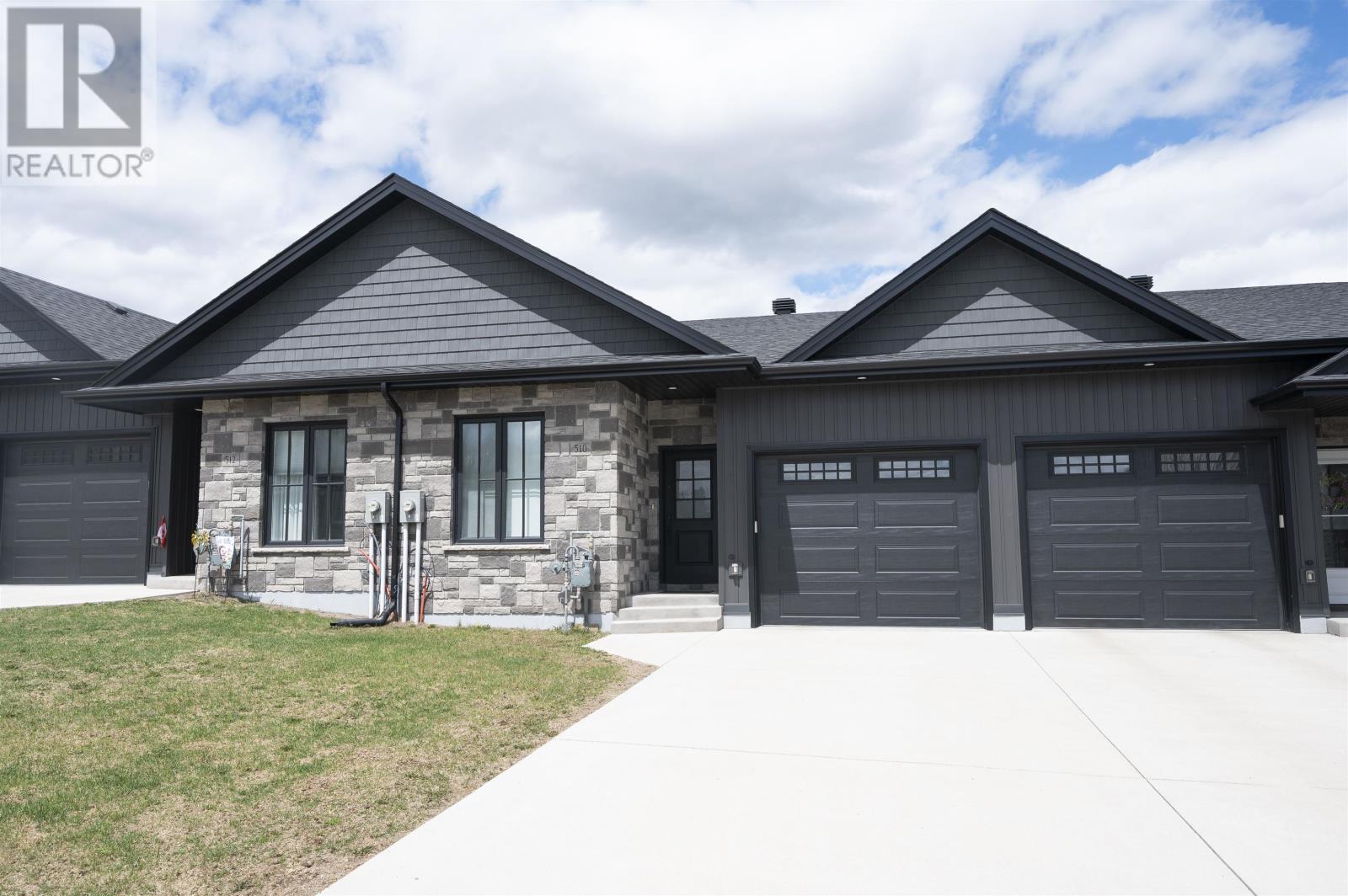 510 Gemstone Drive, Thunder Bay, Ontario  P7G 2S5 - Photo 1 - TB2601100