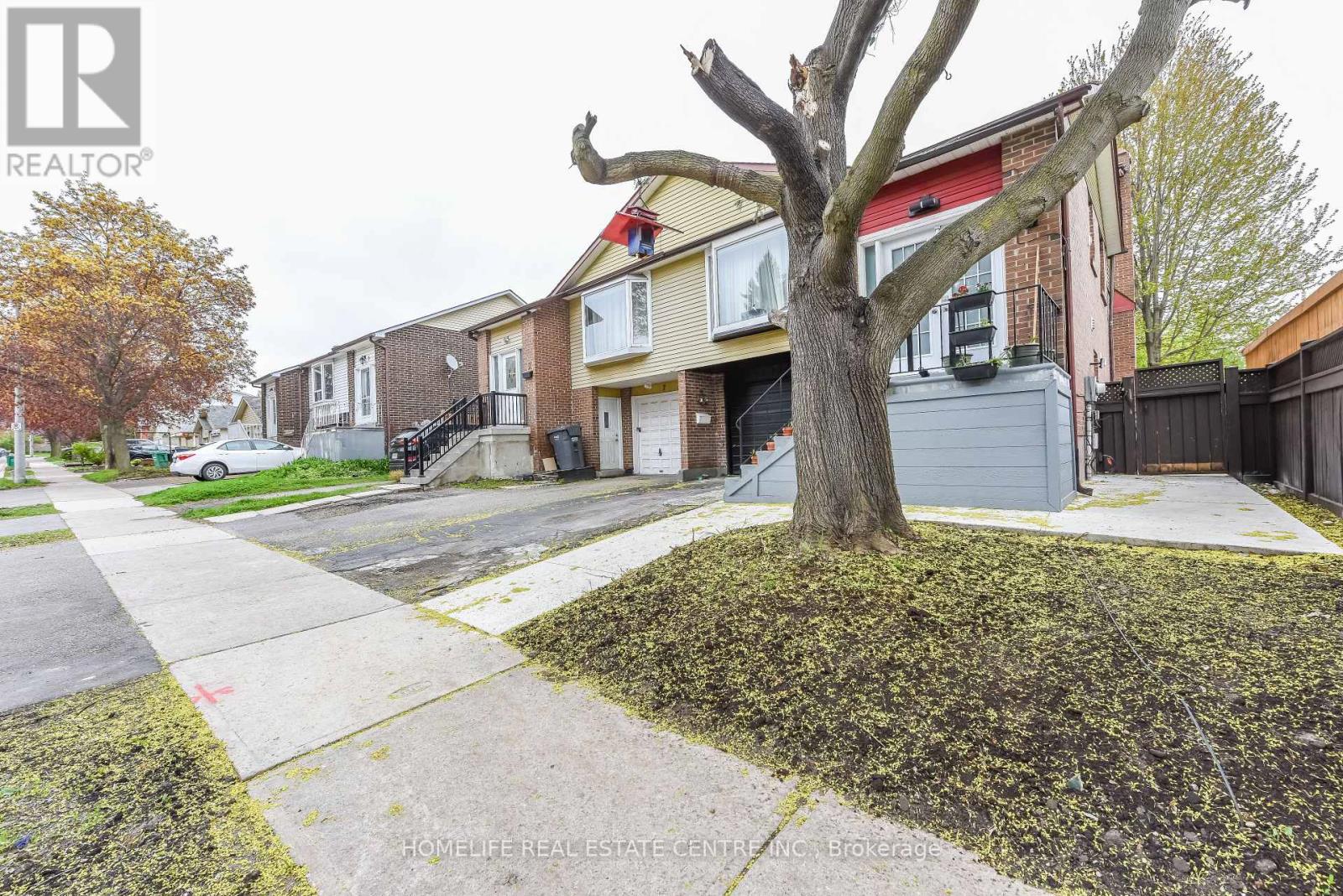 5 Bay Crest Drive, Brampton, Ontario  L6Z 1H5 - Photo 3 - W13150070