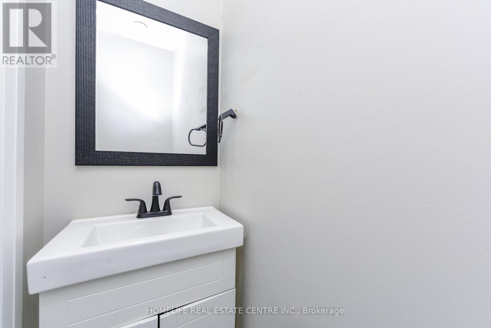 5 Bay Crest Drive, Brampton, Ontario  L6Z 1H5 - Photo 6 - W13150070