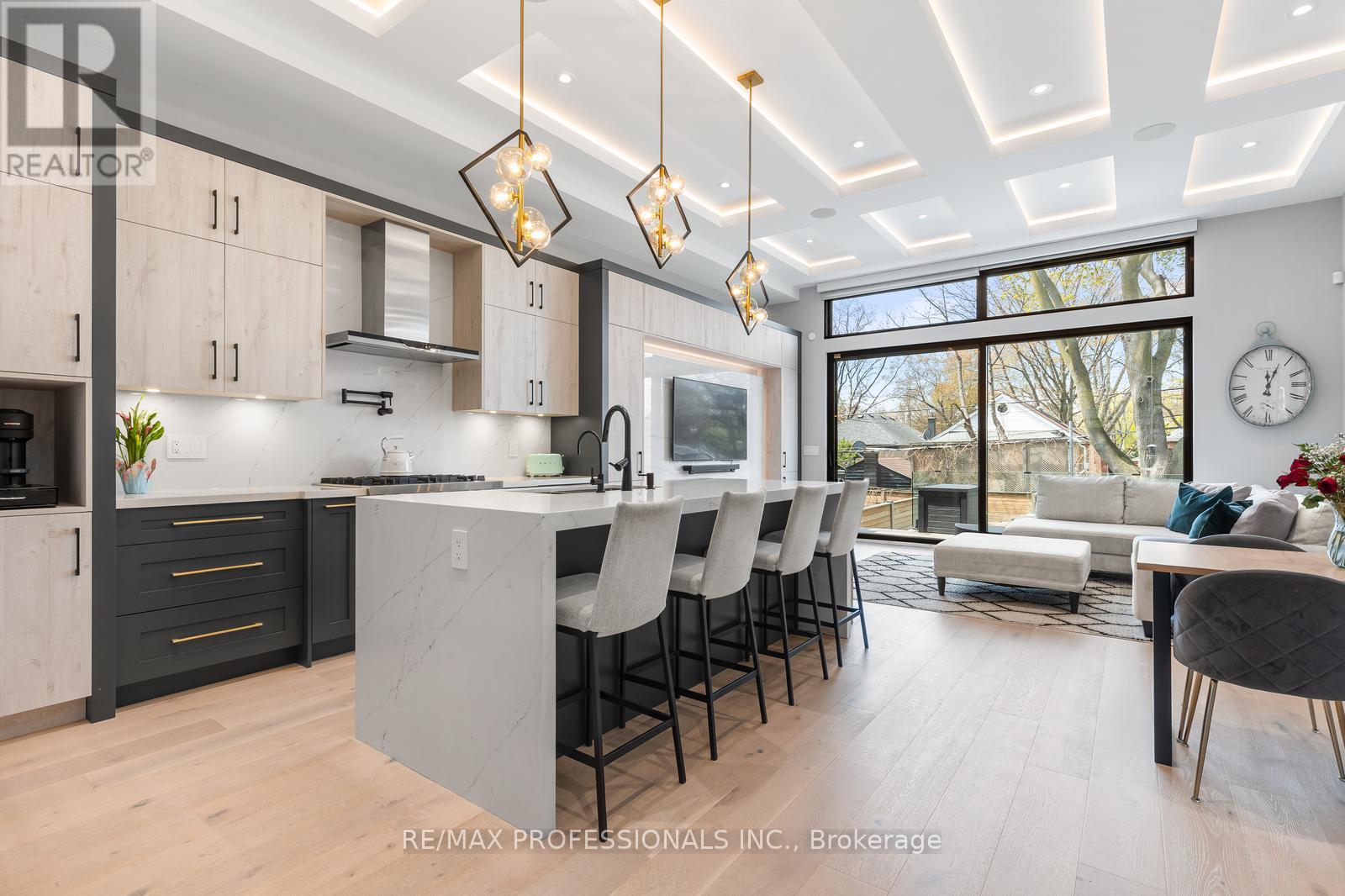 216 Aldercrest Road, Toronto, Ontario  M8W 4J4 - Photo 5 - W13150138