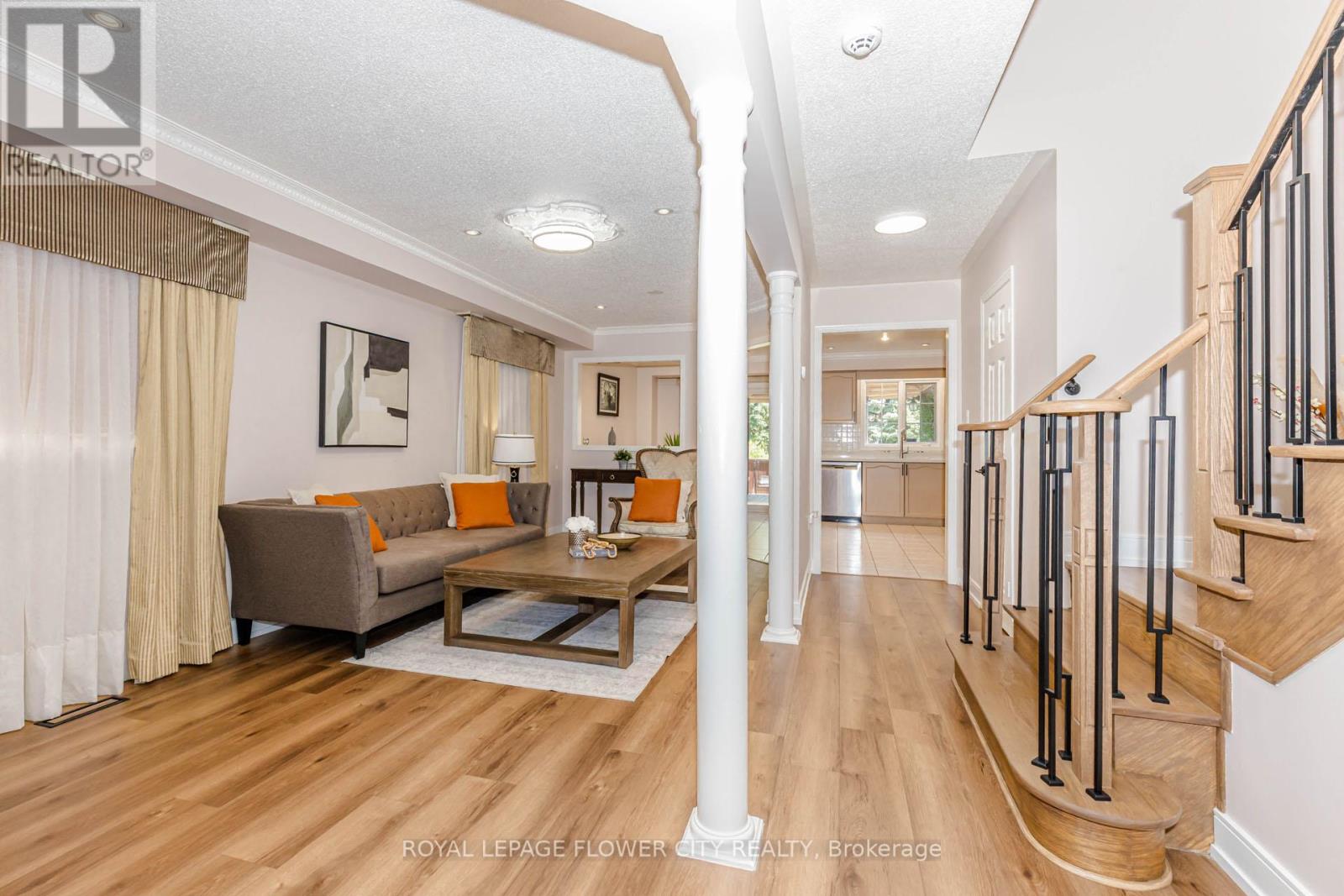 119 Morningmist Street, Brampton, Ontario  L6R 2A9 - Photo 3 - W13150146