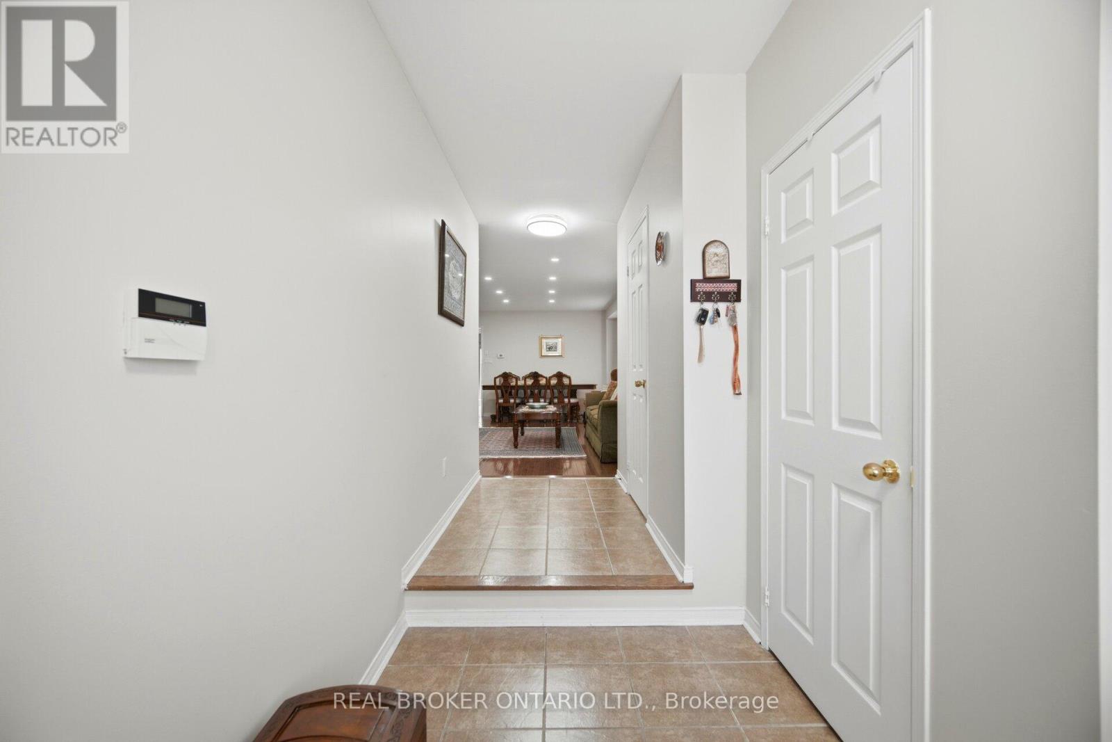 3935 Skyview Street, Mississauga (Churchill Meadows), Ontario  L5M 8A2 - Photo 7 - W13150156