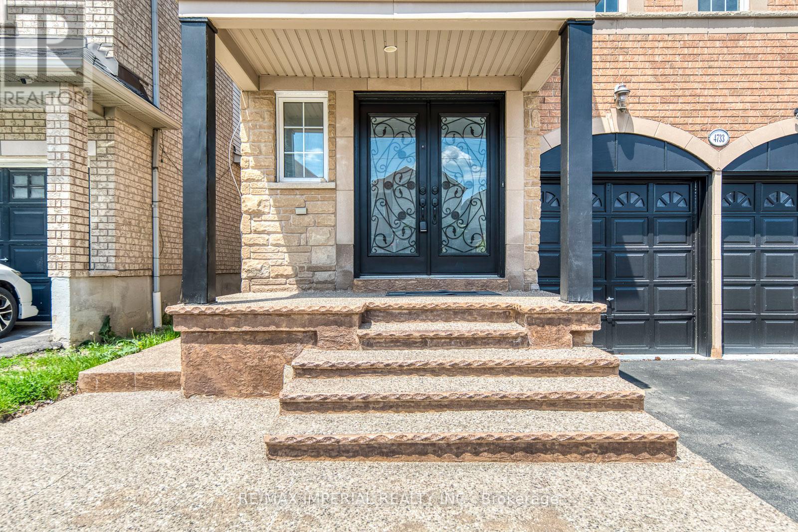 4733 James Austin Drive, Mississauga, Ontario  L4Z 4H1 - Photo 2 - W13150164