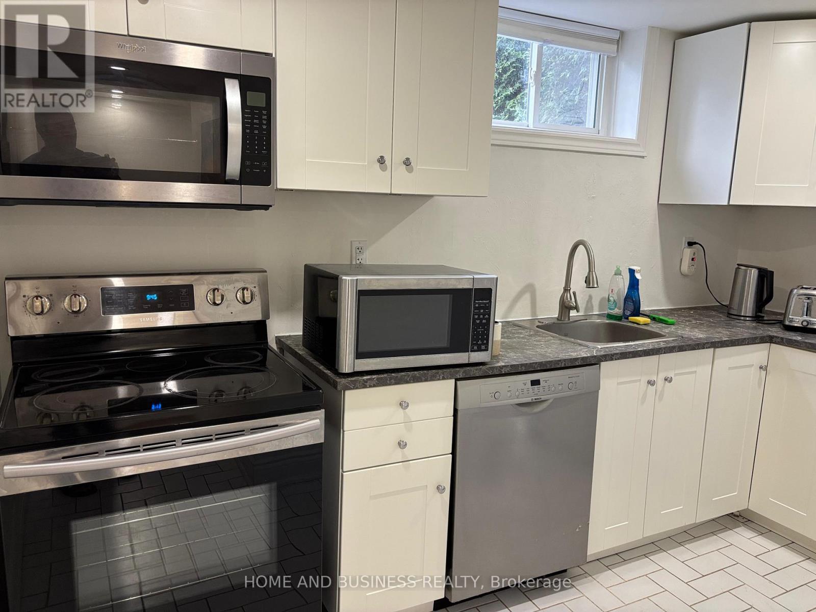 Bsmt - 5651 Turney Drive, Mississauga, Ontario  L5M 1A1 - Photo 12 - W13150238