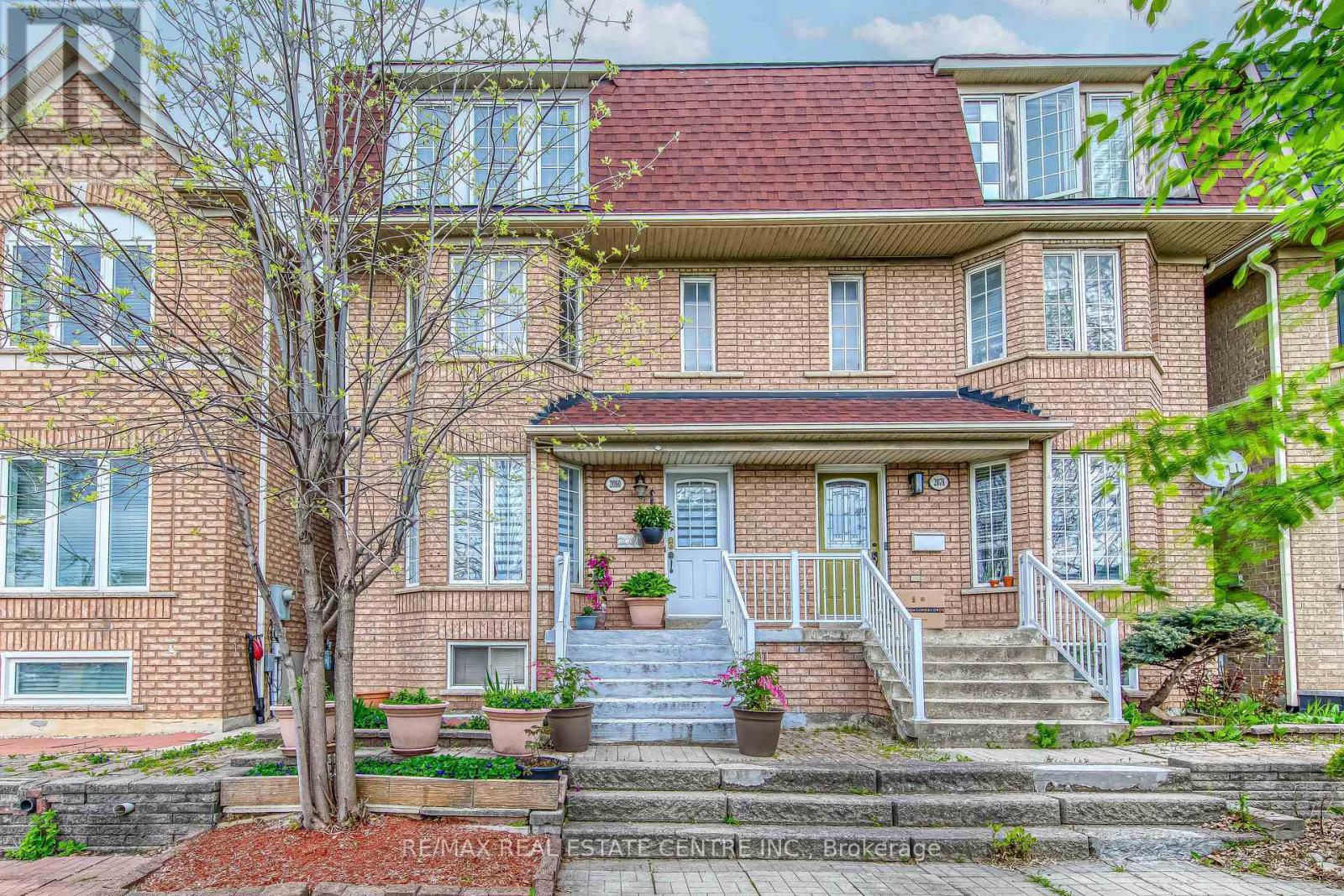 2080 St Clair Avenue W, Toronto, Ontario  M6N 1K3 - Photo 1 - W13150402