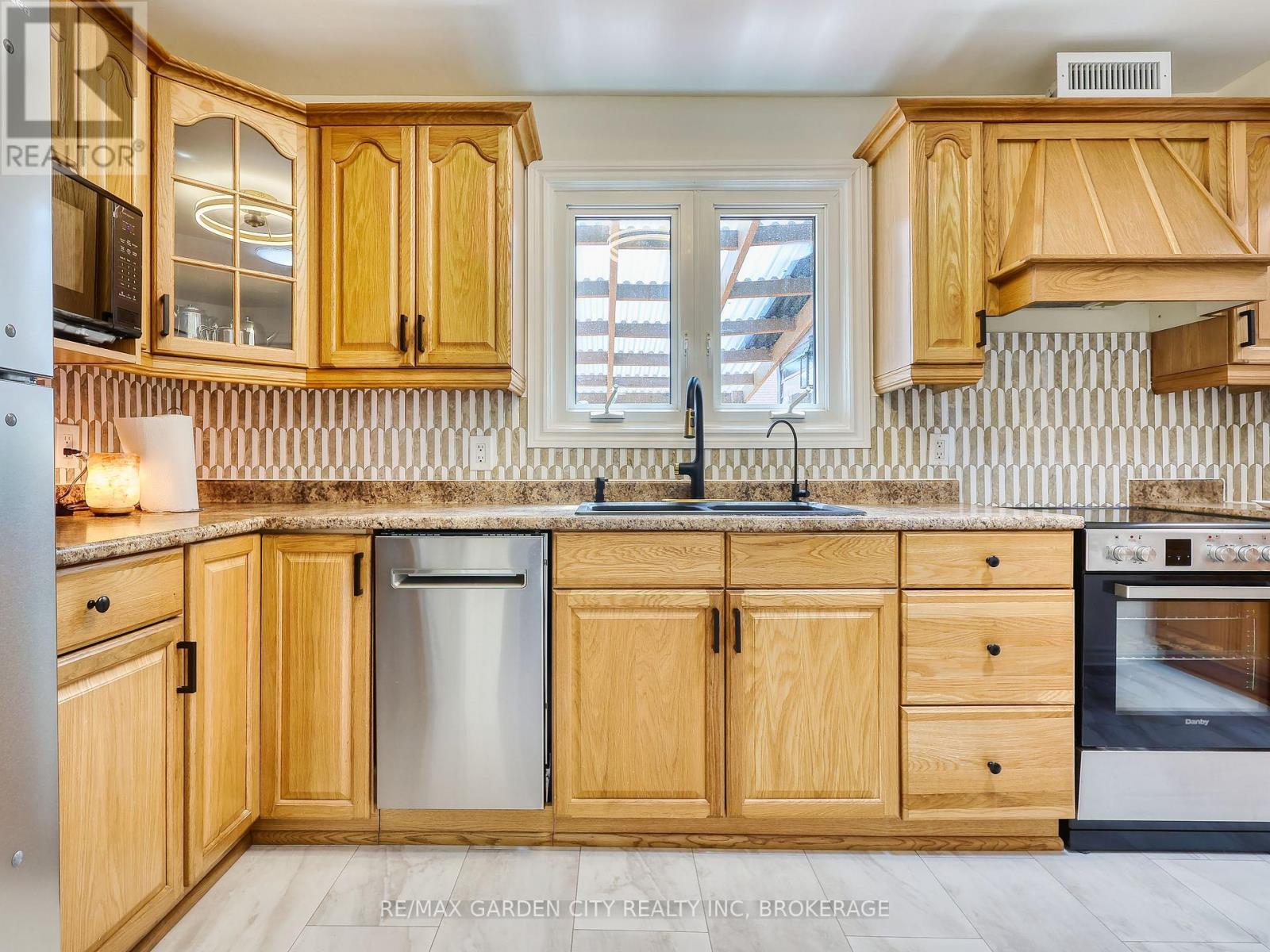 84 Lincoln Avenue, St. Catharines (Oakdale), Ontario  L2P 2C9 - Photo 12 - X13150554