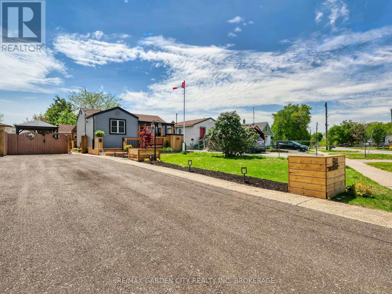 84 Lincoln Avenue, St. Catharines (Oakdale), Ontario  L2P 2C9 - Photo 2 - X13150554