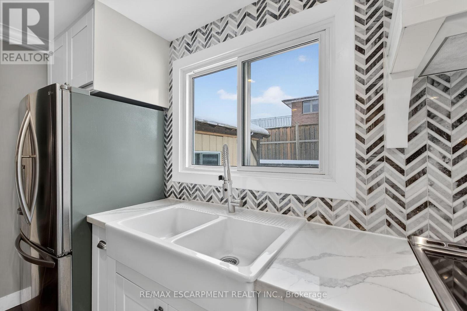 31 Maynard Street, Hamilton, Ontario  L9B 1R9 - Photo 11 - X13150068