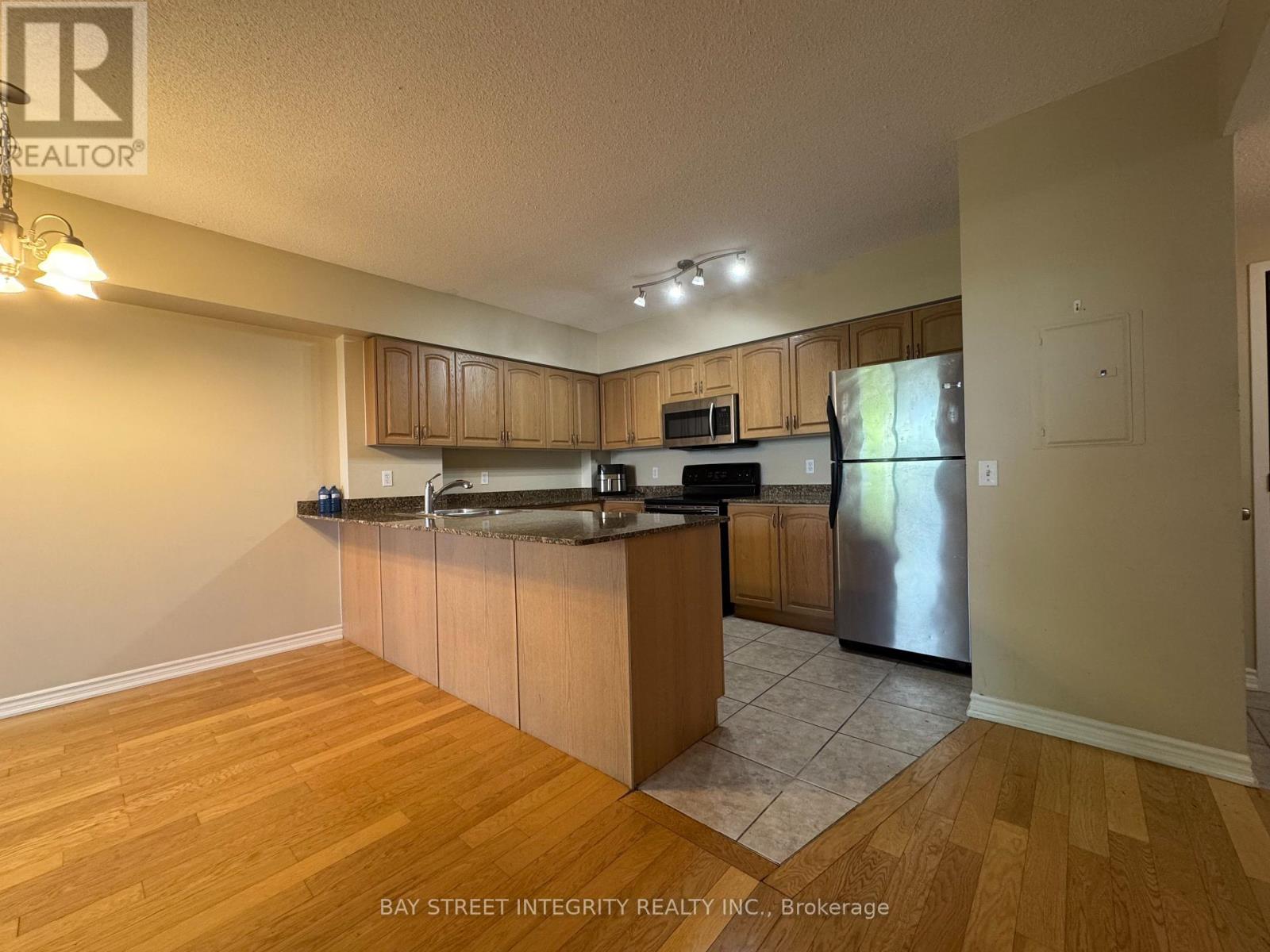 402 - 47 Caroline Street N, Hamilton, Ontario  L8R 2R6 - Photo 3 - X13150110