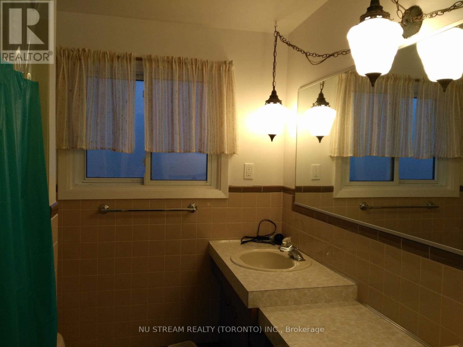 7125 Mcgill Street, Niagara Falls, Ontario  L2J 1L8 - Photo 4 - X13150120