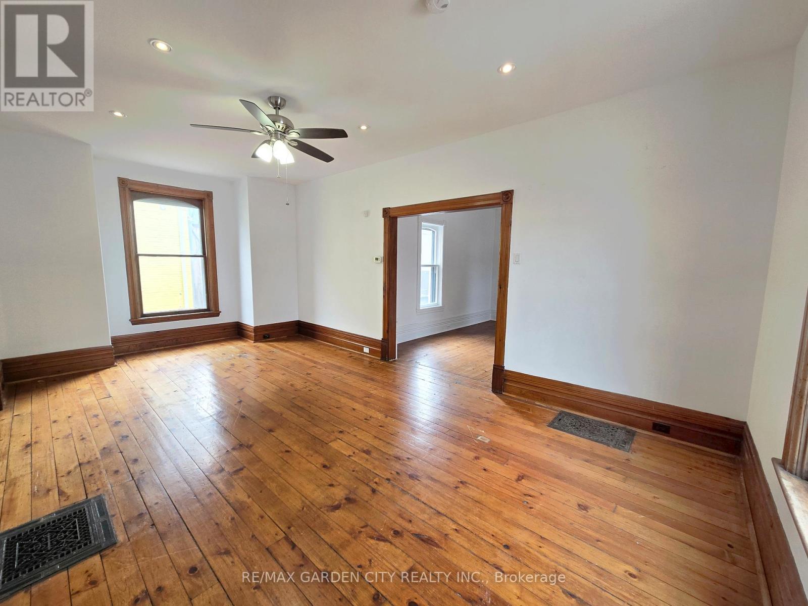 7 Ontario Street, Grimsby, Ontario L3M 3G8 - Photo 6 - X13150232