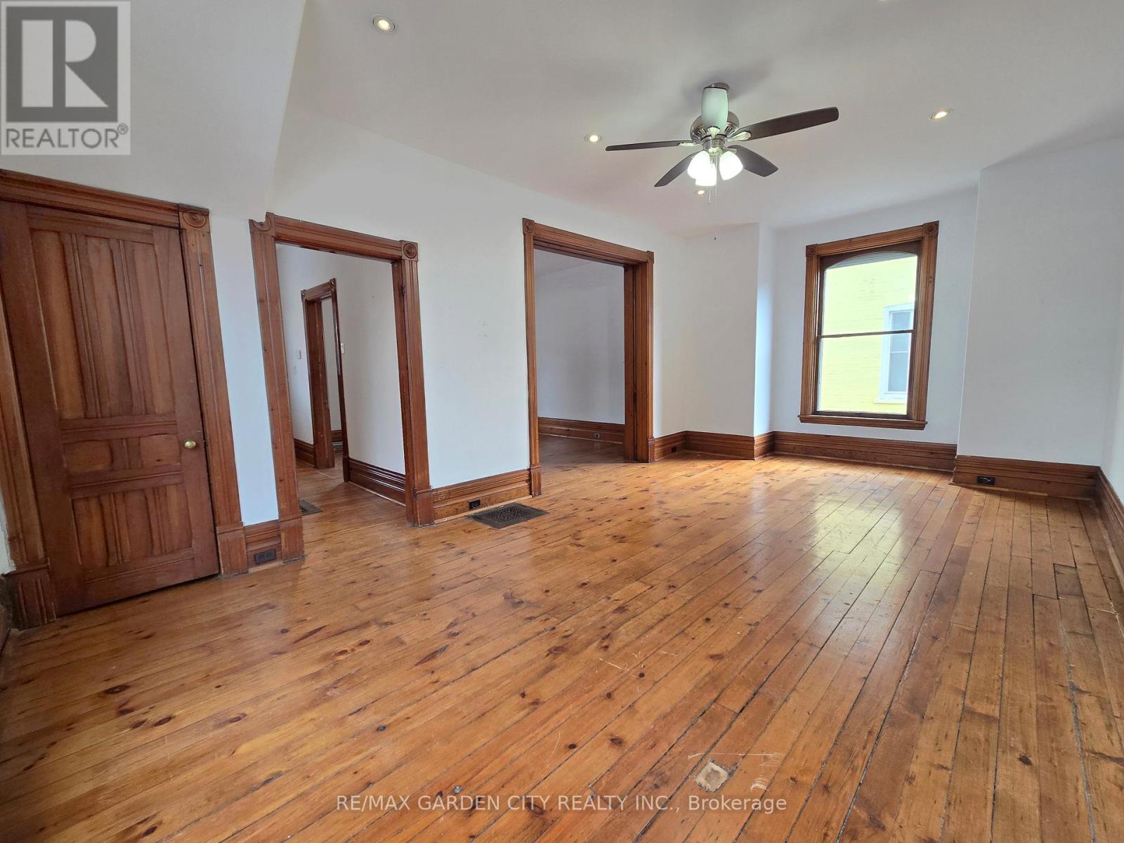7 Ontario Street, Grimsby, Ontario L3M 3G8 - Photo 7 - X13150232