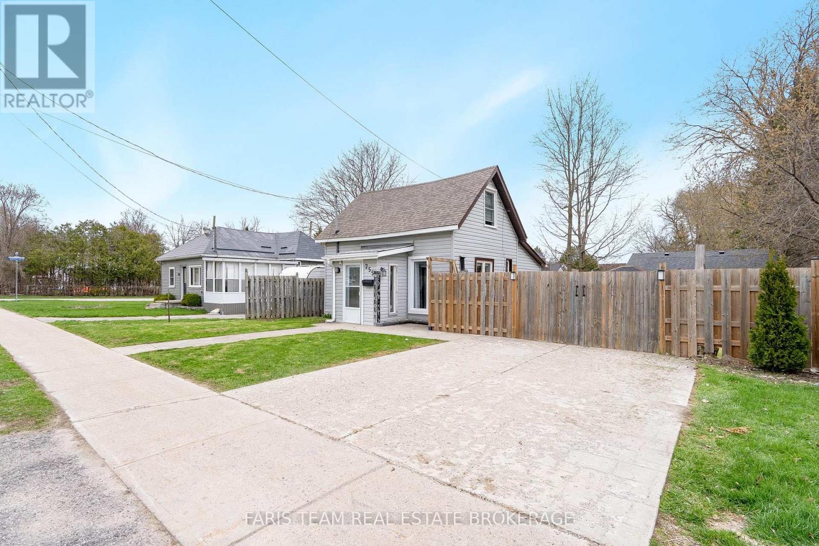 255 Lindsay Street, Midland, Ontario  L4R 2V3 - Photo 2 - S13067868