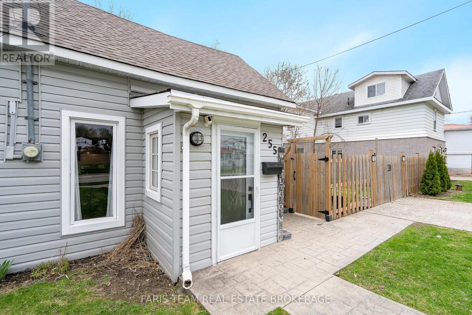 255 Lindsay Street, Midland, Ontario  L4R 2V3 - Photo 3 - S13067868