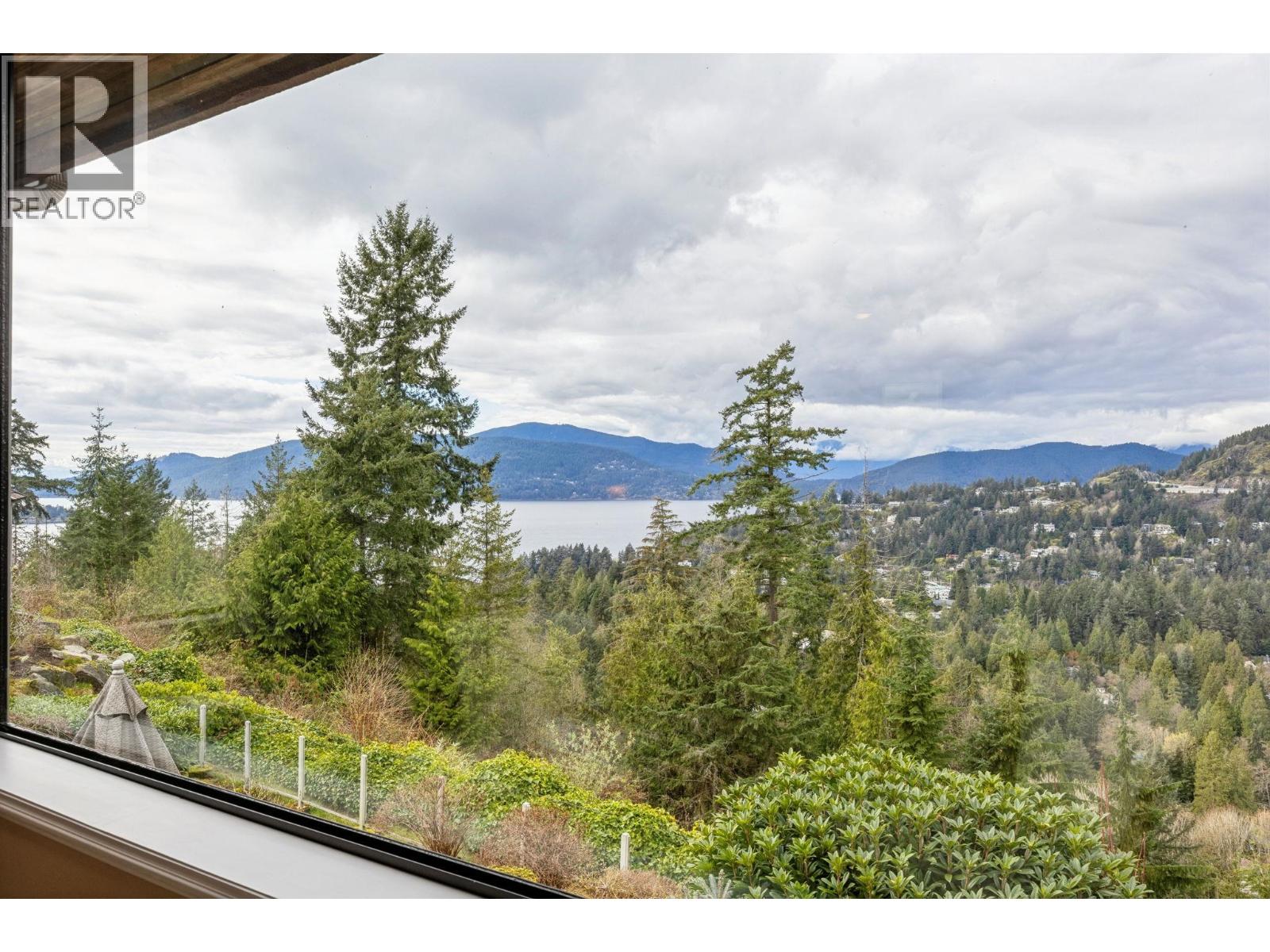 5180 Meadfeild Road, West Vancouver, British Columbia  V7W 3B8 - Photo 1 - R3125563