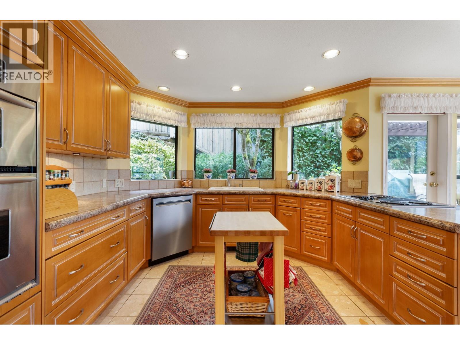 5180 Meadfeild Road, West Vancouver, British Columbia  V7W 3B8 - Photo 3 - R3125563