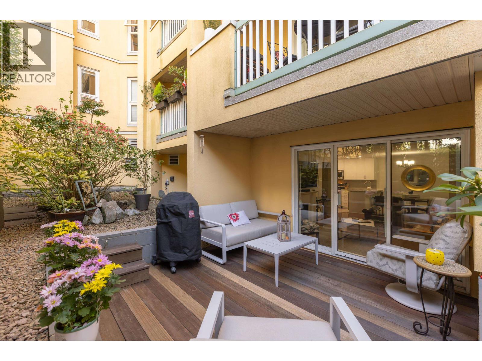 105 1125 Gilford Street, Vancouver, British Columbia  V6G 2P7 - Photo 1 - R3125572