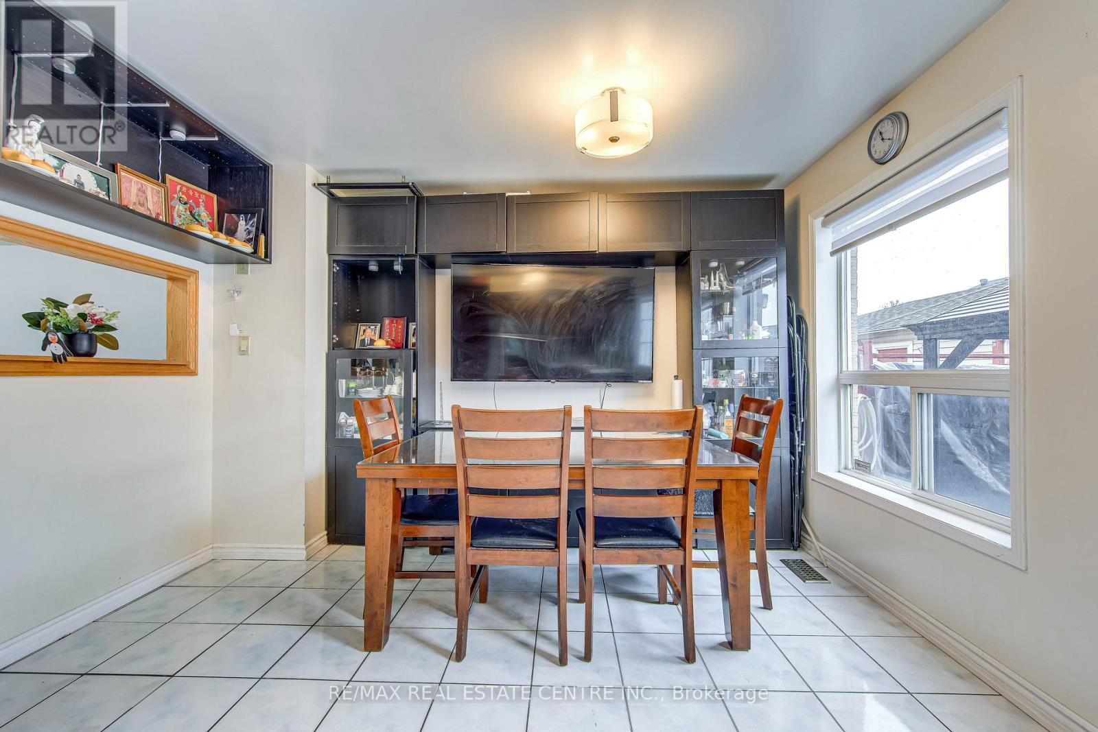 2080 St Clair Avenue W, Toronto, Ontario  M6N 1K3 - Photo 6 - W13150402
