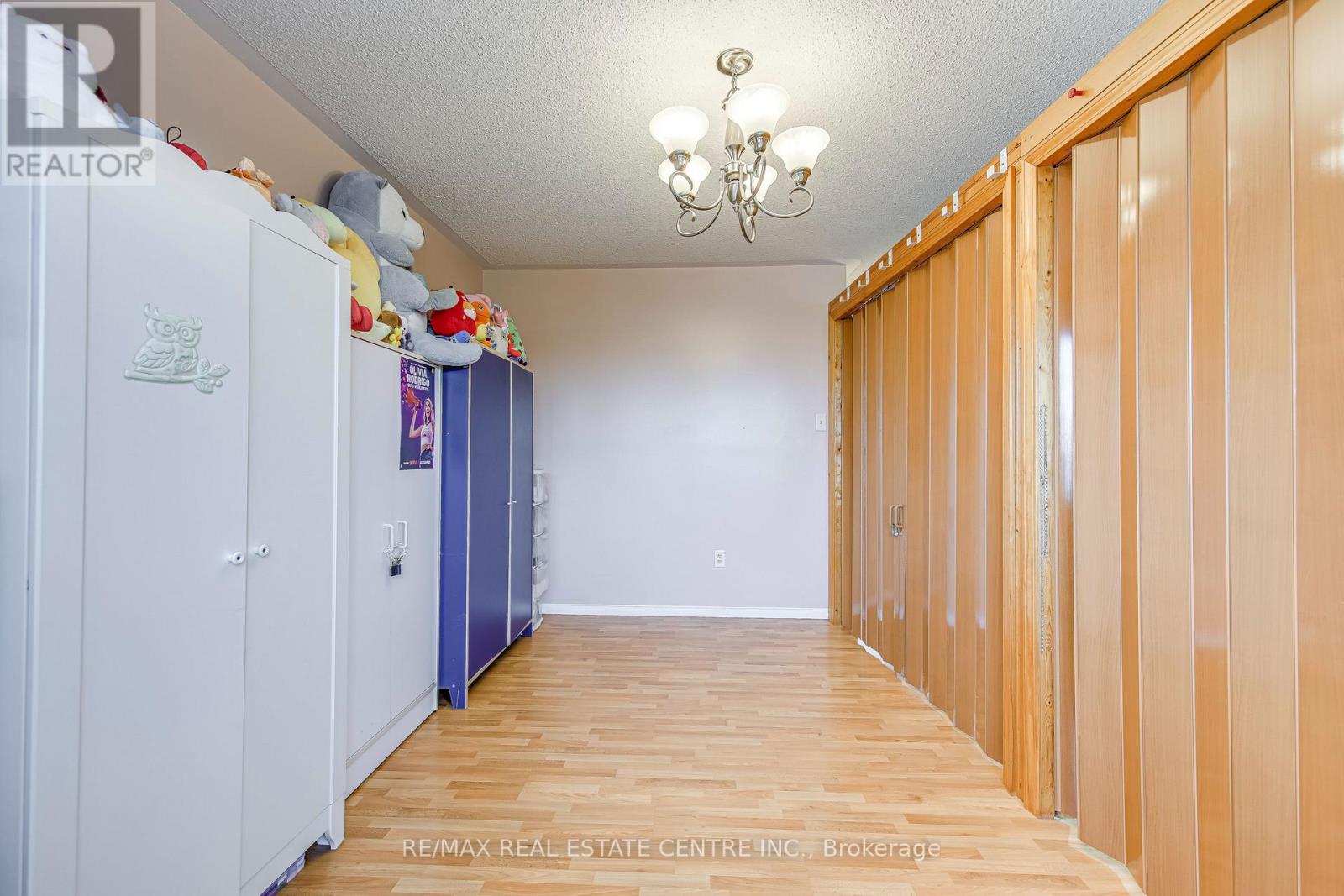 2080 St Clair Avenue W, Toronto, Ontario  M6N 1K3 - Photo 13 - W13150402