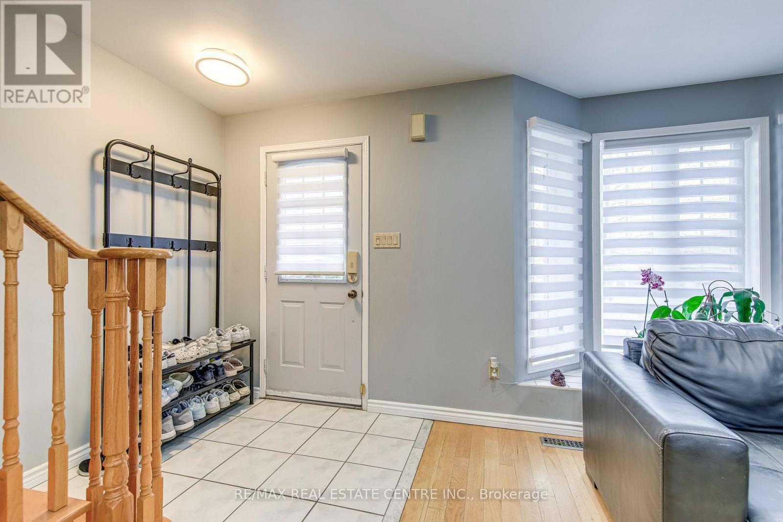 2080 St Clair Avenue W, Toronto, Ontario  M6N 1K3 - Photo 2 - W13150402