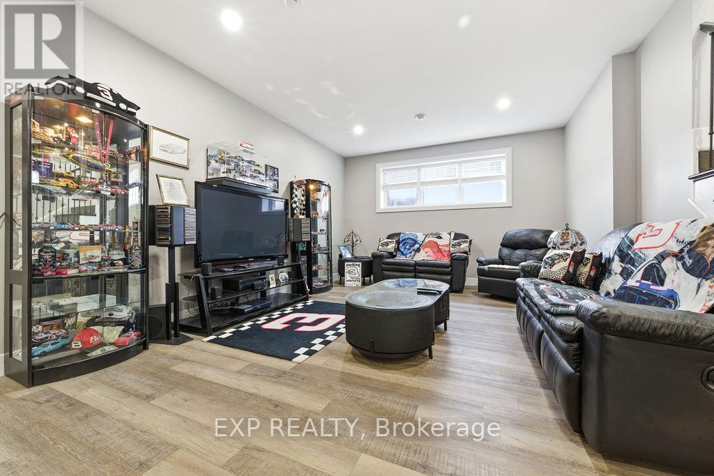 20 Riverdale Street, Whitewater Region, Ontario  K0J 2L0 - Photo 28 - X12902334