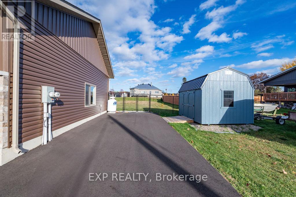 20 Riverdale Street, Whitewater Region, Ontario  K0J 2L0 - Photo 5 - X12902334