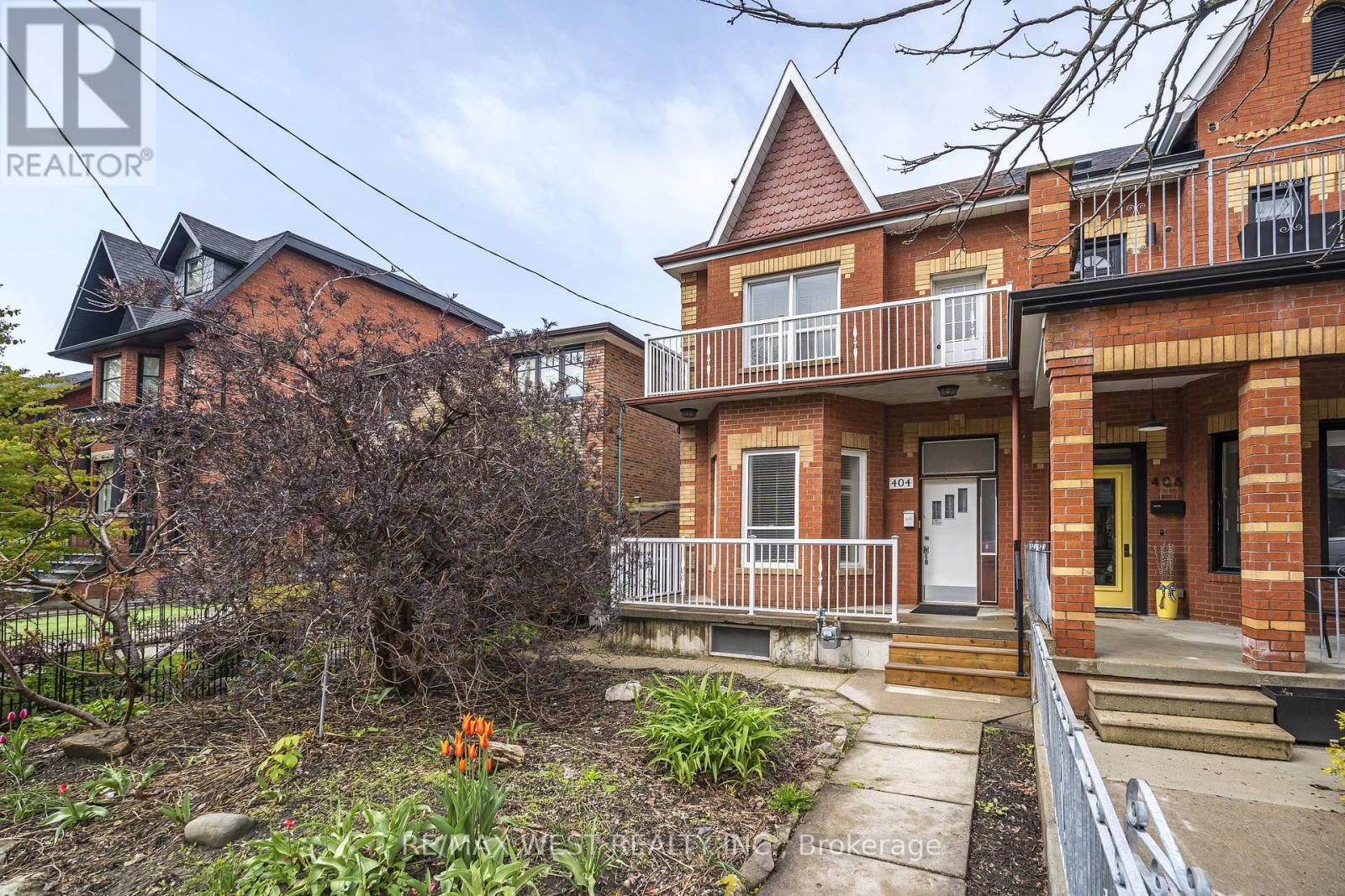 404 Manning Avenue, Toronto, Ontario  M6G 2V7 - Photo 2 - C13150550