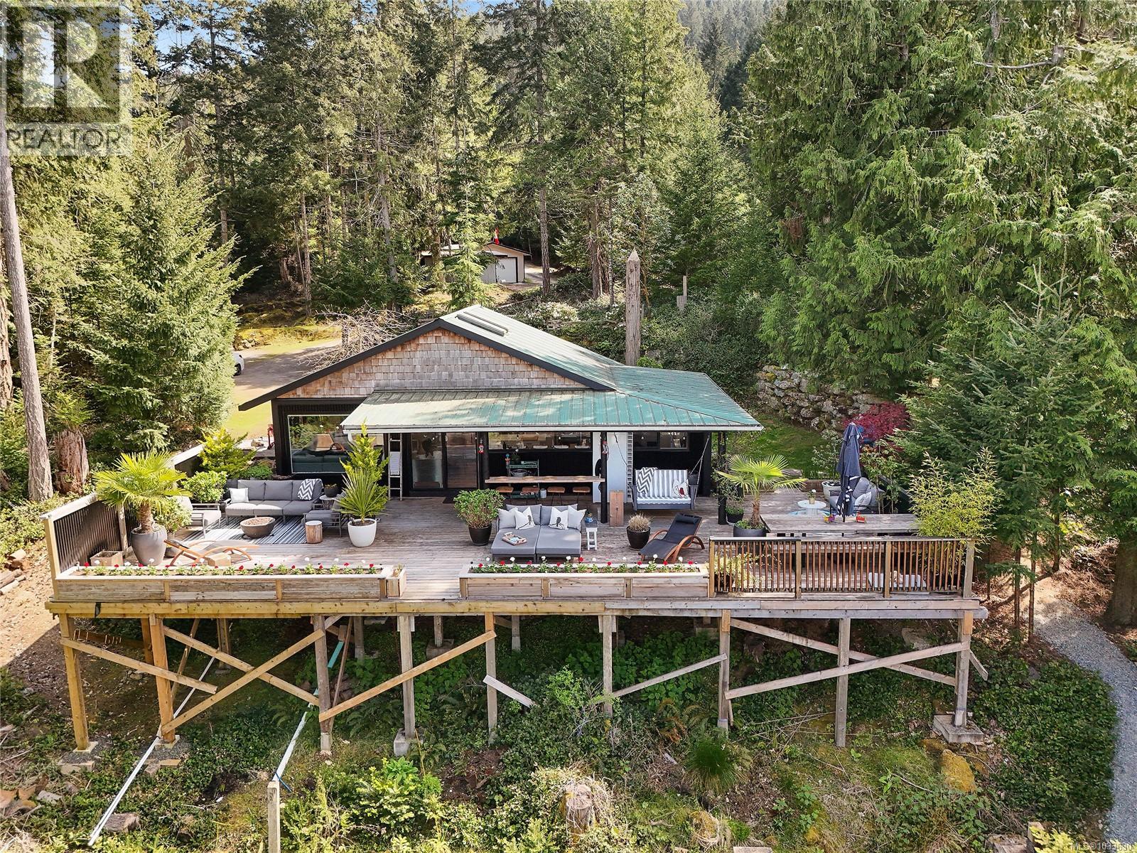 430 Mckercher Rd, Mayne Island, British Columbia  V0N 2J2 - Photo 2 - 1033630