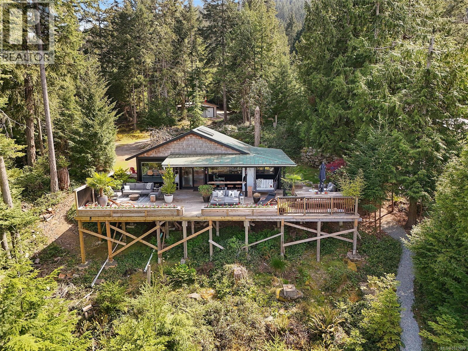 430 Mckercher Rd, Mayne Island, British Columbia  V0N 2J2 - Photo 3 - 1033630