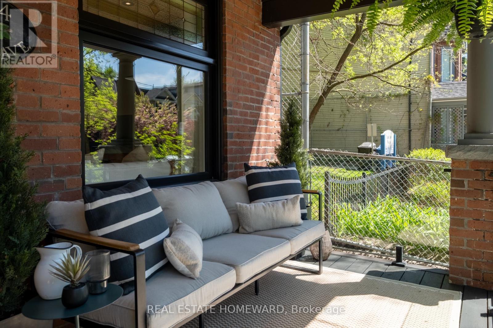 204 Bain Avenue, Toronto, Ontario  M4K 1G1 - Photo 3 - E13150458