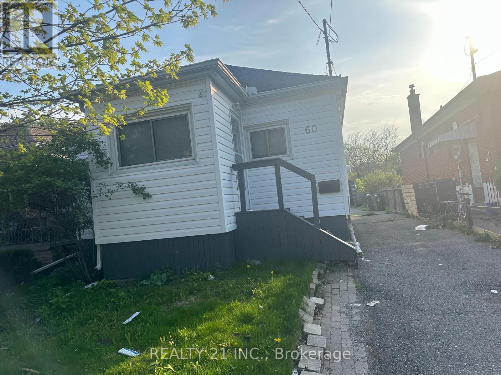 (MAIN) - 60 PHILLIP AVENUE
