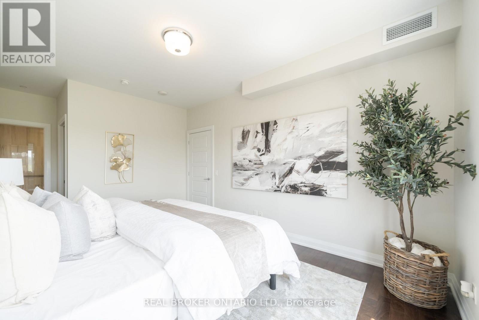 205 - 7 Bond Crescent, Richmond Hill, Ontario  L4E 1E6 - Photo 18 - N13150508